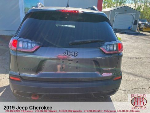 Used 2019 Jeep Cherokee Trailhawk w/ Cold Weather Group AWD/4WD image 4