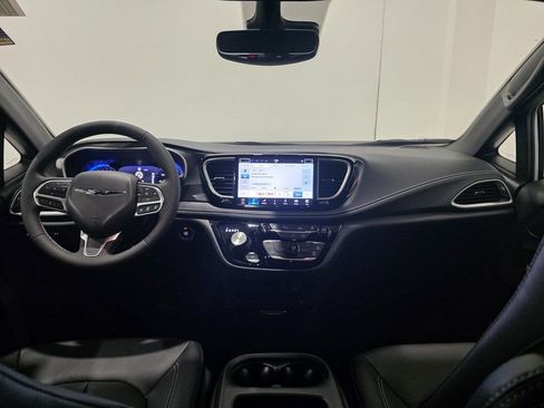 New 2026 Chrysler Pacifica Select image 2