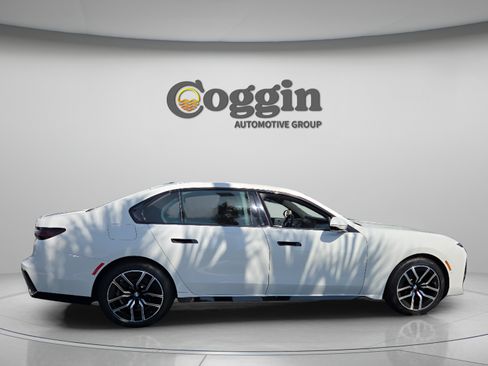 Certified 2023 BMW 740i RWD image 6