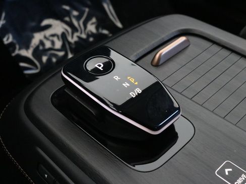 Used 2024 Nissan Ariya AWD image 21