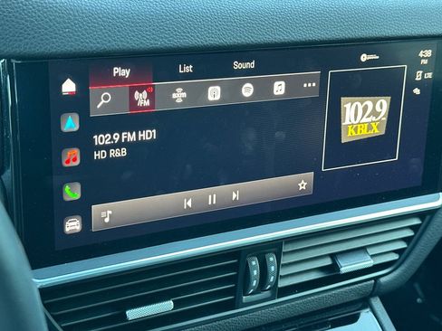 Used 2023 Porsche Cayenne Platinum Edition image 18