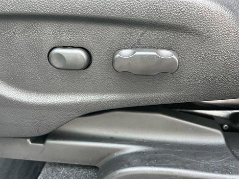 Used 2021 Chevrolet Trax LT w/ Premium Seat Package image 22