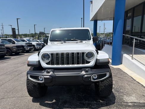 Used 2026 Jeep Wrangler Unlimited Sahara AWD/4WD image 3