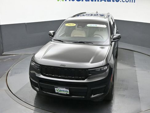 Used 2025 Jeep Grand Cherokee L Limited w/ Black Appearance Package AWD/4WD image 27