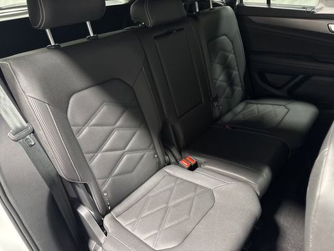 Used 2025 Volkswagen Atlas Cross Sport SE FWD image 12