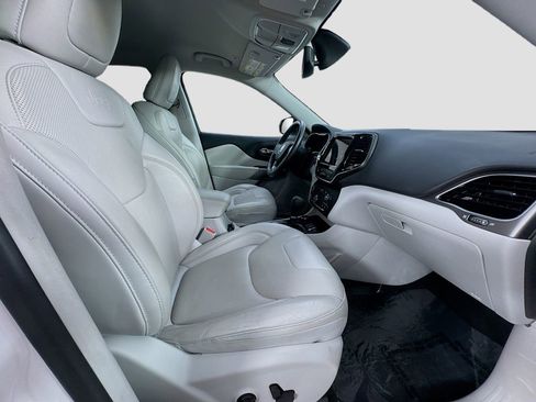 Used 2019 Jeep Cherokee Limited AWD/4WD image 33