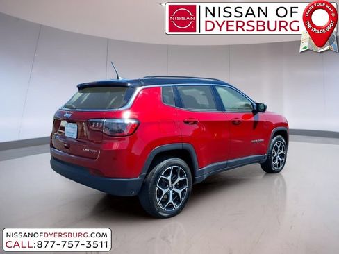 Used 2025 Jeep Compass Limited AWD/4WD image 3