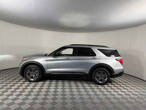 Used 2023 Ford Explorer XLT w/ Equipment Group 202A AWD/4WD image 9