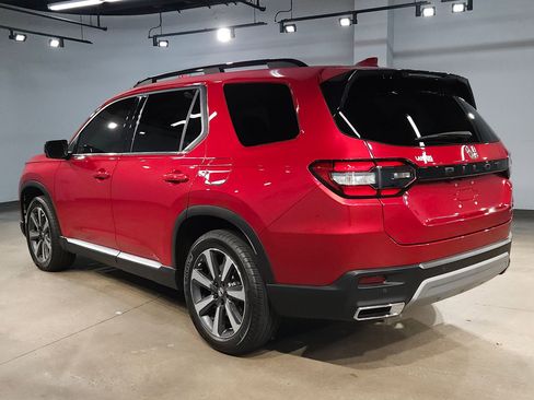 Used 2025 Honda Pilot Touring image 5