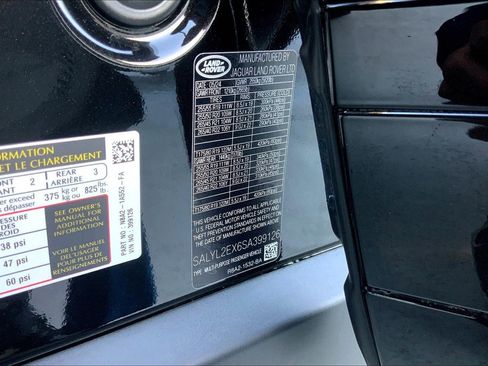 New 2025 Land Rover Range Rover Velar Dynamic SE image 11