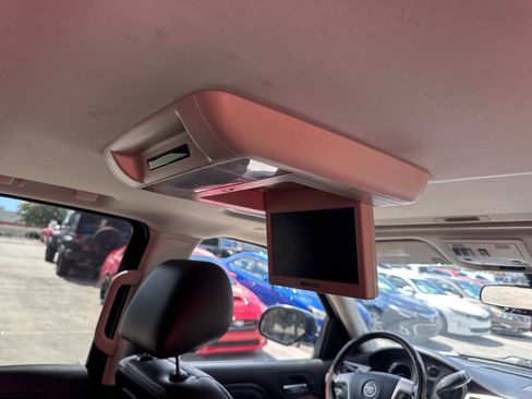 Used 2012 Cadillac Escalade Luxury AWD/4WD image 19