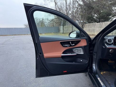 Used 2025 Mercedes-Benz C 300 4MATIC Sedan image 21