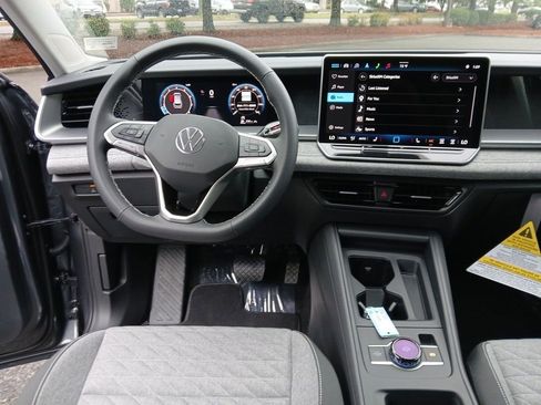 Used 2025 Volkswagen Tiguan S w/ 18" Wheel Package image 15