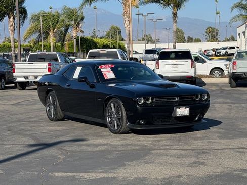 Used 2019 Dodge Challenger R/T RWD image 3