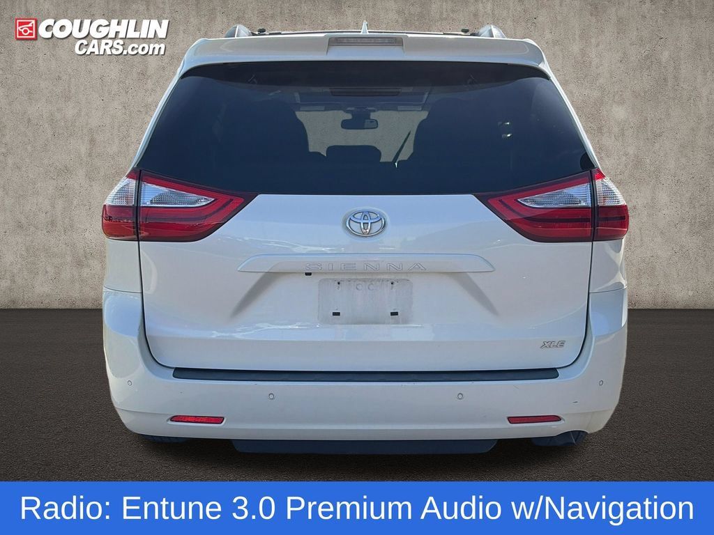 Used 2018 Toyota Sienna XLE Premium w/ Carpet Mat Package FWD image 7