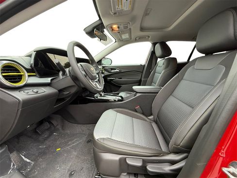 New 2026 Chevrolet Trax LT w/ Sunroof Package image 9