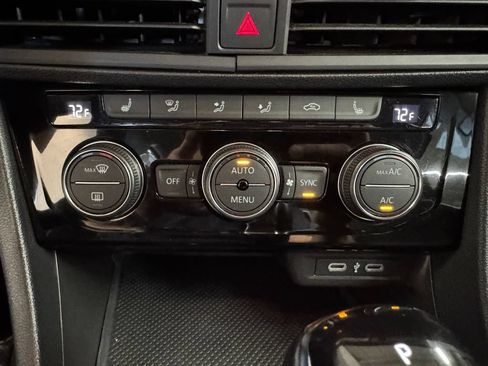 Used 2024 Volkswagen Jetta SE FWD image 22