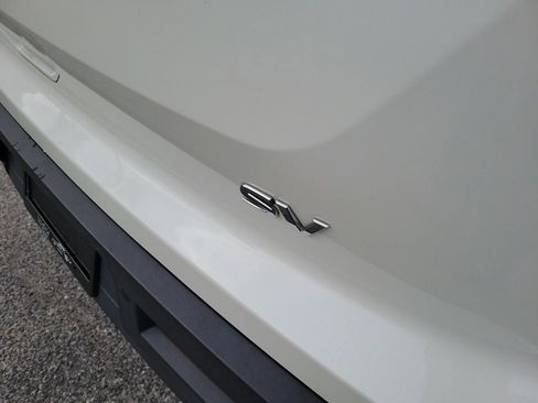 Used 2024 Nissan Pathfinder SV FWD image 9