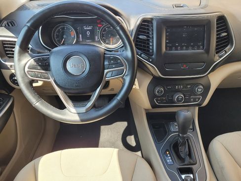 Used 2019 Jeep Cherokee Latitude w/ Cold Weather Group FWD image 22