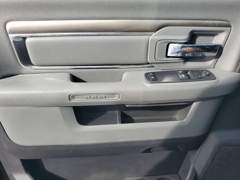 Used 2017 RAM 1500 Express RWD image 17