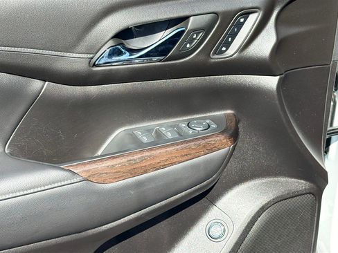 Used 2023 GMC Acadia Denali w/ Denali Technology Package FWD image 18