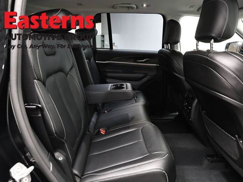 Used 2023 Jeep Grand Cherokee Limited w/ Black Appearance Package AWD/4WD image 24