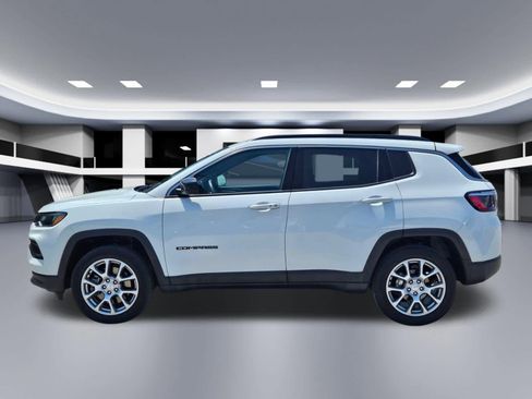 Used 2024 Jeep Compass Latitude AWD/4WD image 3