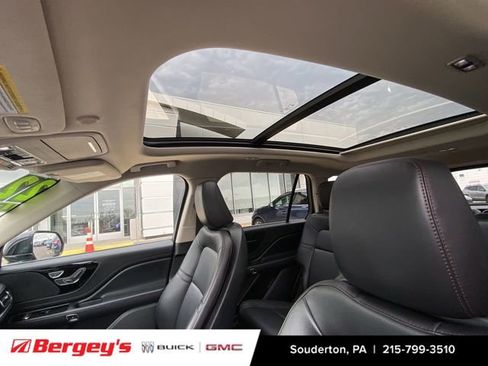 Used 2022 Lincoln Aviator AWD w/ Premium Package image 21