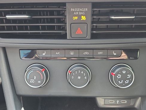 Used 2024 Volkswagen Jetta Sport image 14