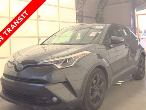 Used 2018 Toyota C-HR XLE FWD image 1