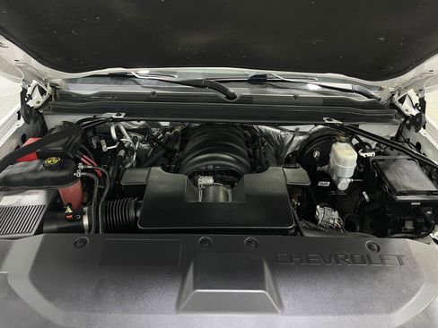 Used 2018 Chevrolet Suburban LT image 21