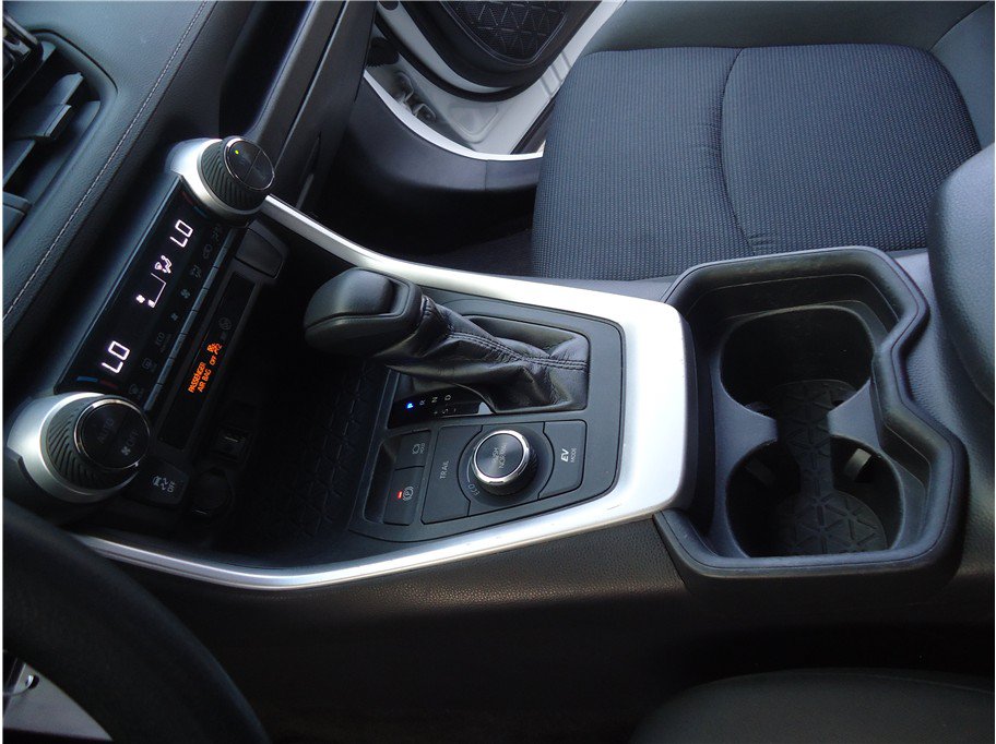 Used 2019 Toyota RAV4 LE w/ Carpet Mat Package AWD/4WD image 23