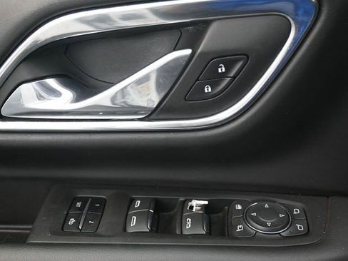 Used 2023 Chevrolet Suburban Premier image 22