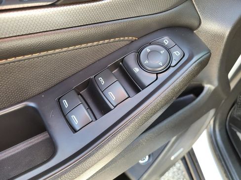 Used 2021 Chevrolet Traverse Premier w/ Redline Edition FWD image 19