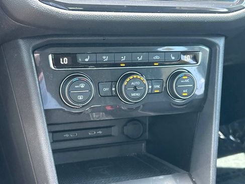 Used 2021 Volkswagen Tiguan SE FWD image 35