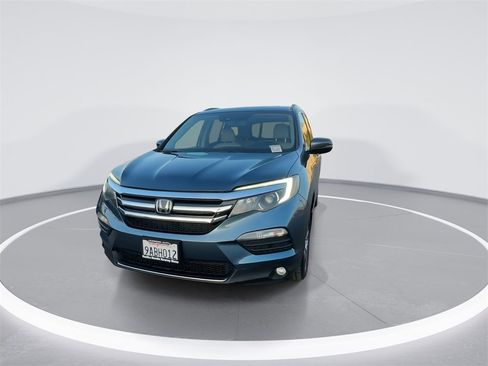Used 2018 Honda Pilot Touring image 5