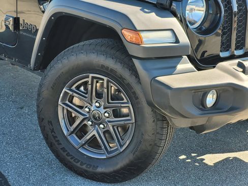Used 2024 Jeep Wrangler Unlimited Sport AWD/4WD image 4
