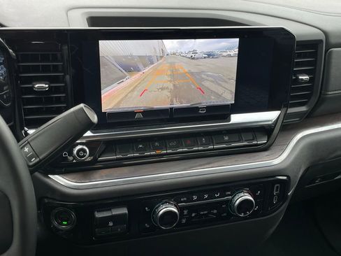 Used 2025 GMC Sierra 1500 SLT image 18