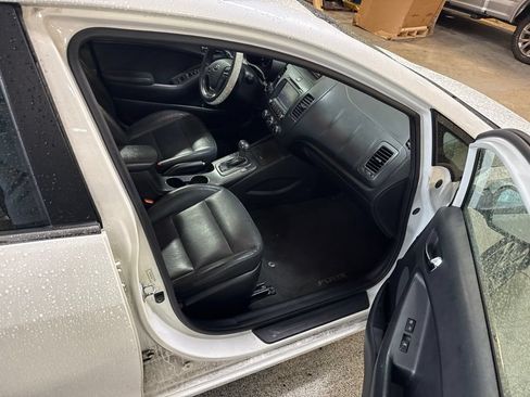 Used 2016 Kia Forte EX w/ EX Premium Package FWD image 9
