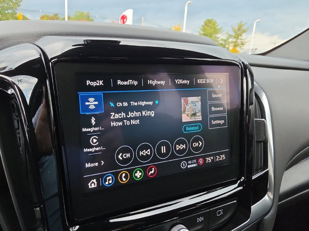 Used 2023 Chevrolet Traverse LT AWD/4WD image 17