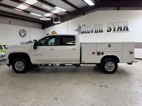 Used 2024 Chevrolet Silverado 2500 LT w/ Convenience Package AWD/4WD image 3