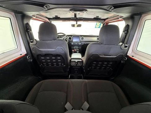 Used 2018 Jeep Wrangler Rubicon w/ Uconnect 4C Nav & Sound Group AWD/4WD image 8