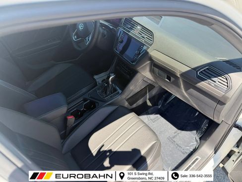 Used 2022 Volkswagen Tiguan SE R-Line FWD image 19