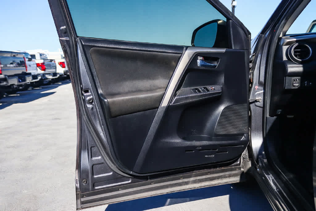 Used 2015 Toyota RAV4 XLE FWD image 20