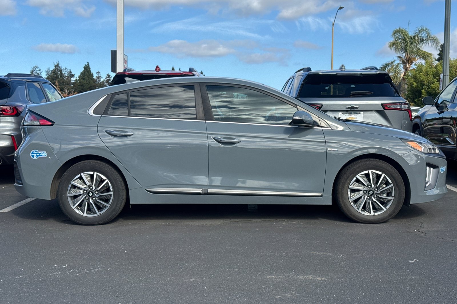 Used 2020 Hyundai Ioniq Limited FWD image 4