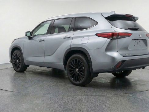 Used 2025 Toyota Highlander XSE image 6