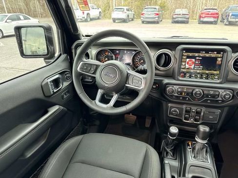 Used 2023 Jeep Wrangler Sahara w/ Cold Weather Group image 17
