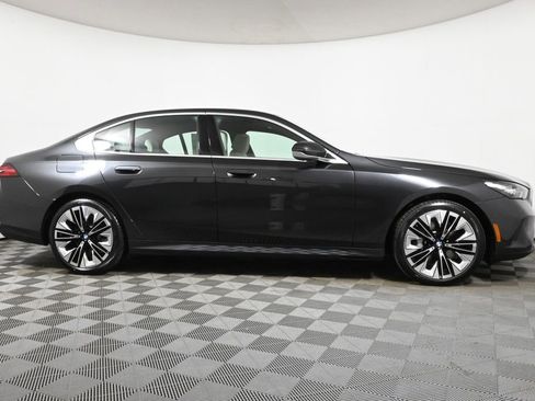 Used 2025 BMW 530i xDrive image 8