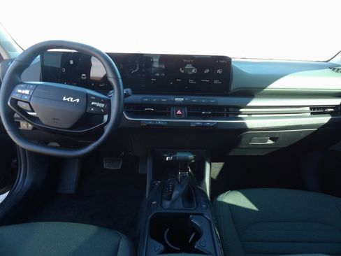 Used 2025 Kia K4 EX image 29