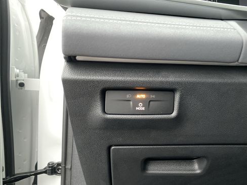 New 2025 Volkswagen Tiguan SE R-Line image 16